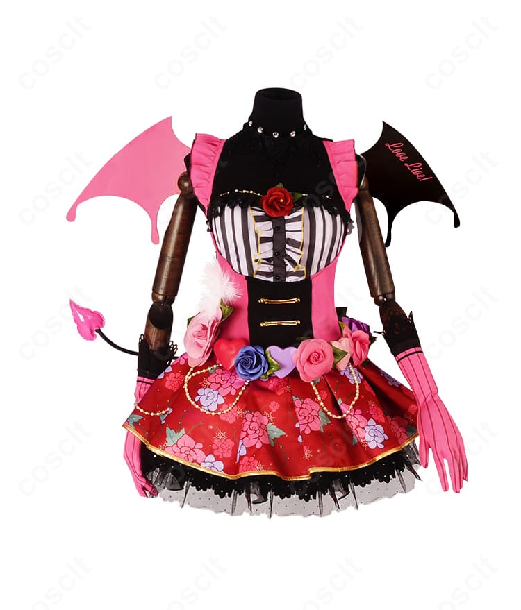 西木野真姫 小悪魔編 覚醒後のコスプレ衣装を正面から全体撮影。ハリ感ある素材とセクシーなシルエットが分かる高再現モデル。