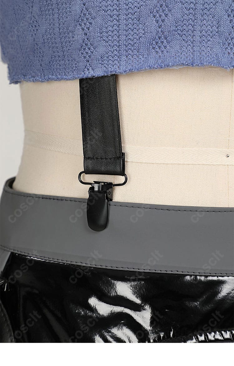 ティファ衣装の背面サスペンダー詳細。位置と幅、固定点の補強ステッチが見える。