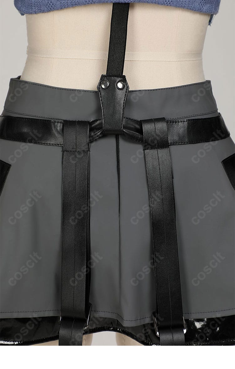 ティファ衣装のスカート背面ディテール。プリーツとヘムライン、落ち着いた色味の表情がわかる。