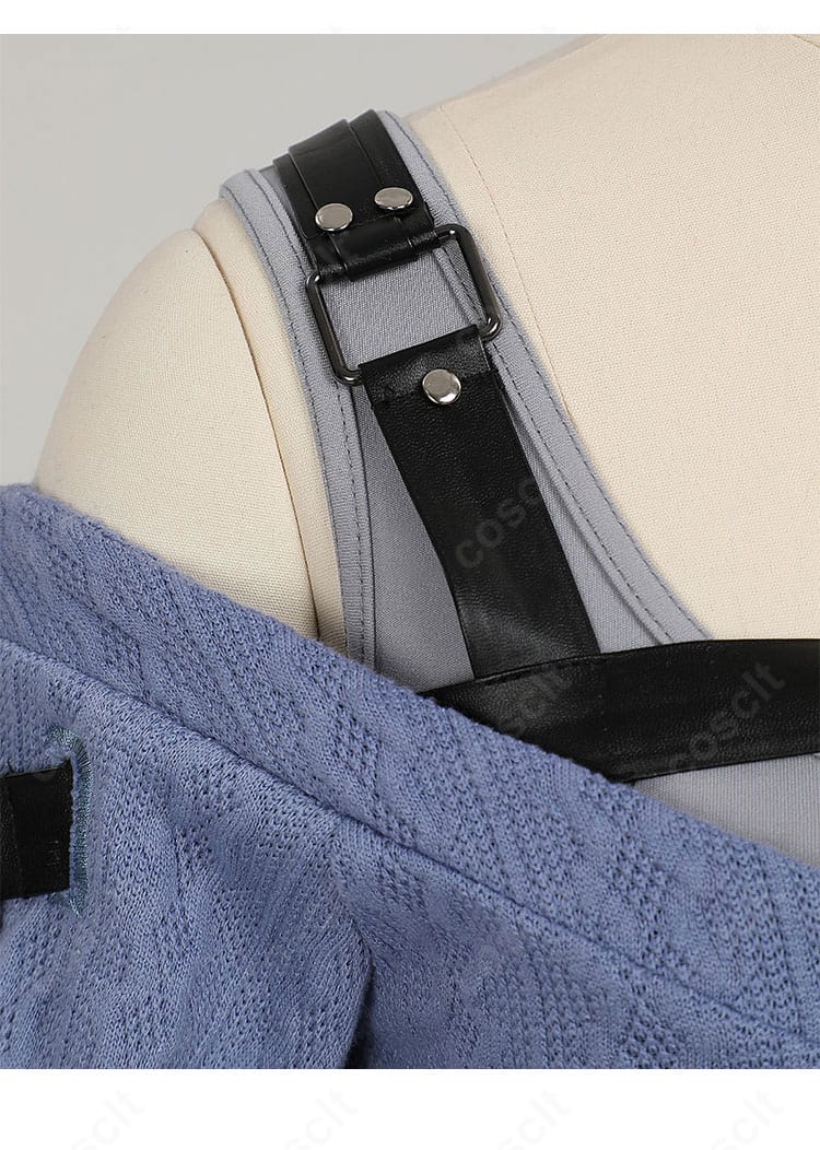 ティファ衣装の肩部分ディテール。金属風パーツの質感と縫製の仕上がりをクローズアップで表示。