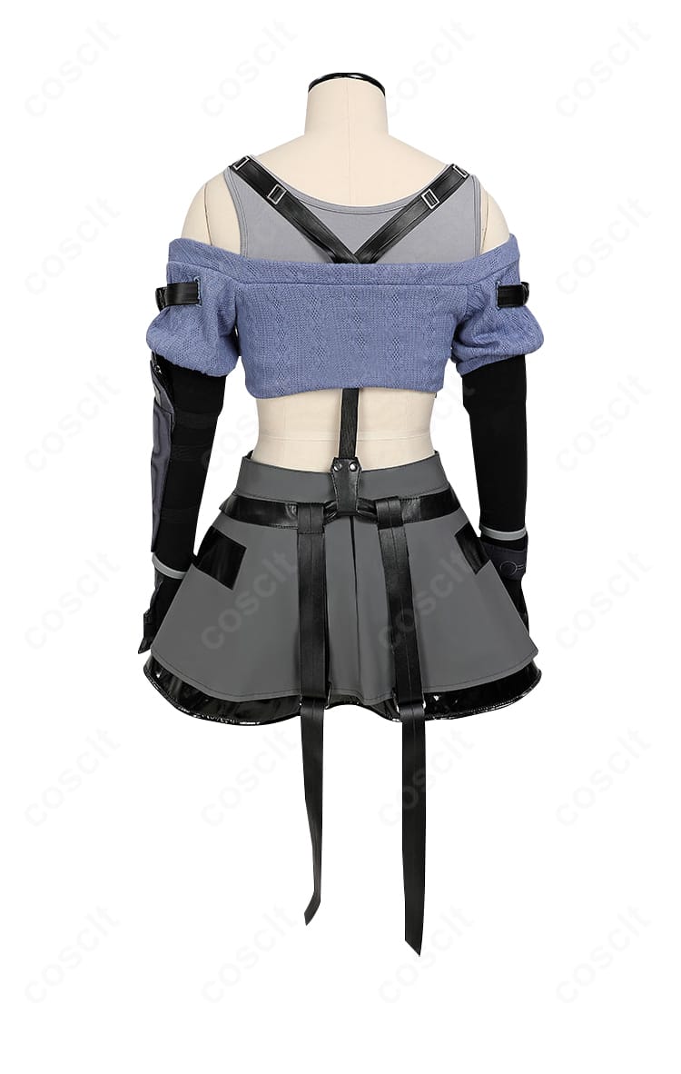 ティファ・ロックハート衣装の背面全体。サスペンダーの取り回しとスカートのライン、後ろ姿のシルエットが見える。