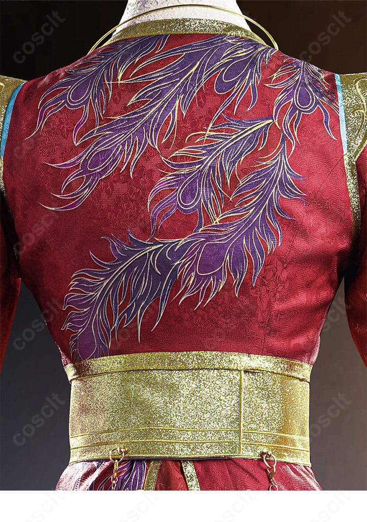 ベスト前身頃の装飾ディテール。刺繍モチーフと縁取りの仕上げ、重厚感ある質感を強調。