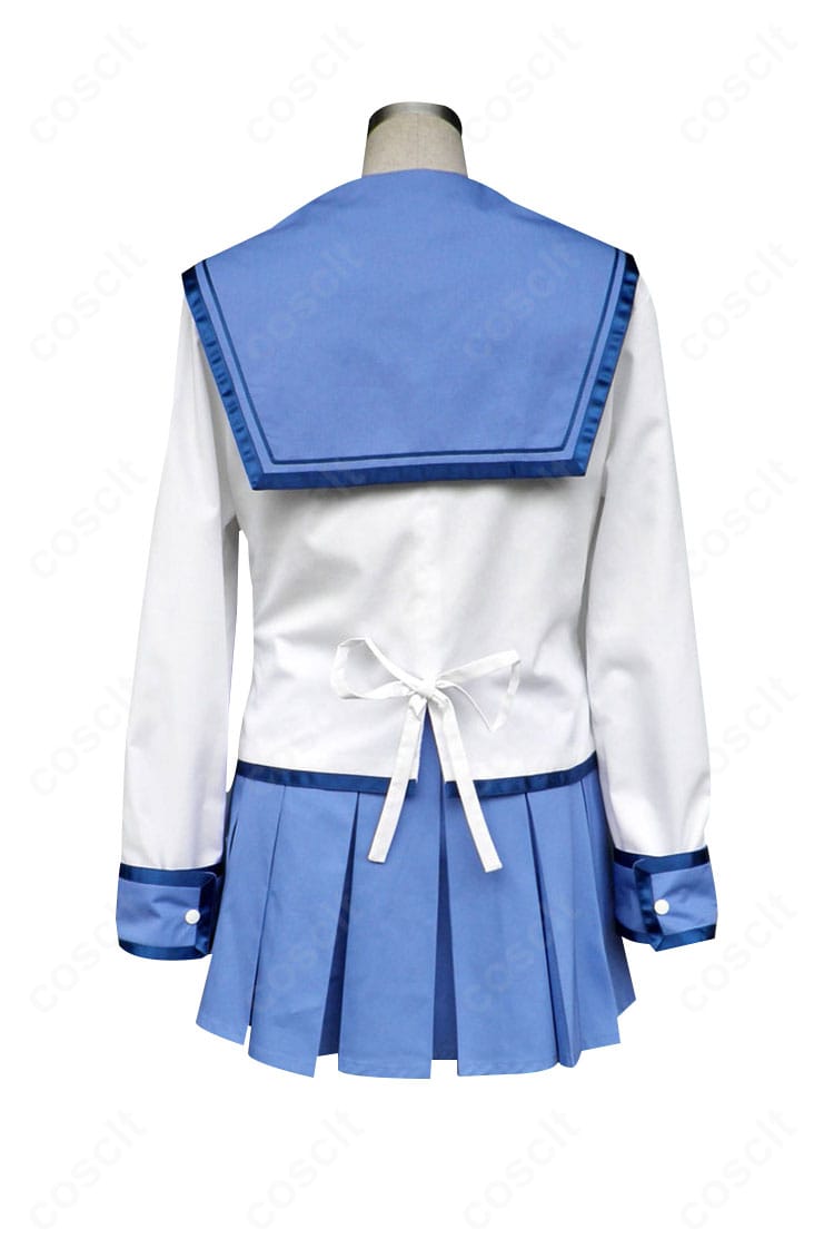 Angel Beats! 仲村ゆり コスプレ 背面。ジャケットの後ろラインとスカートの落ち感、戦線制服の背面意匠を明瞭に表現。