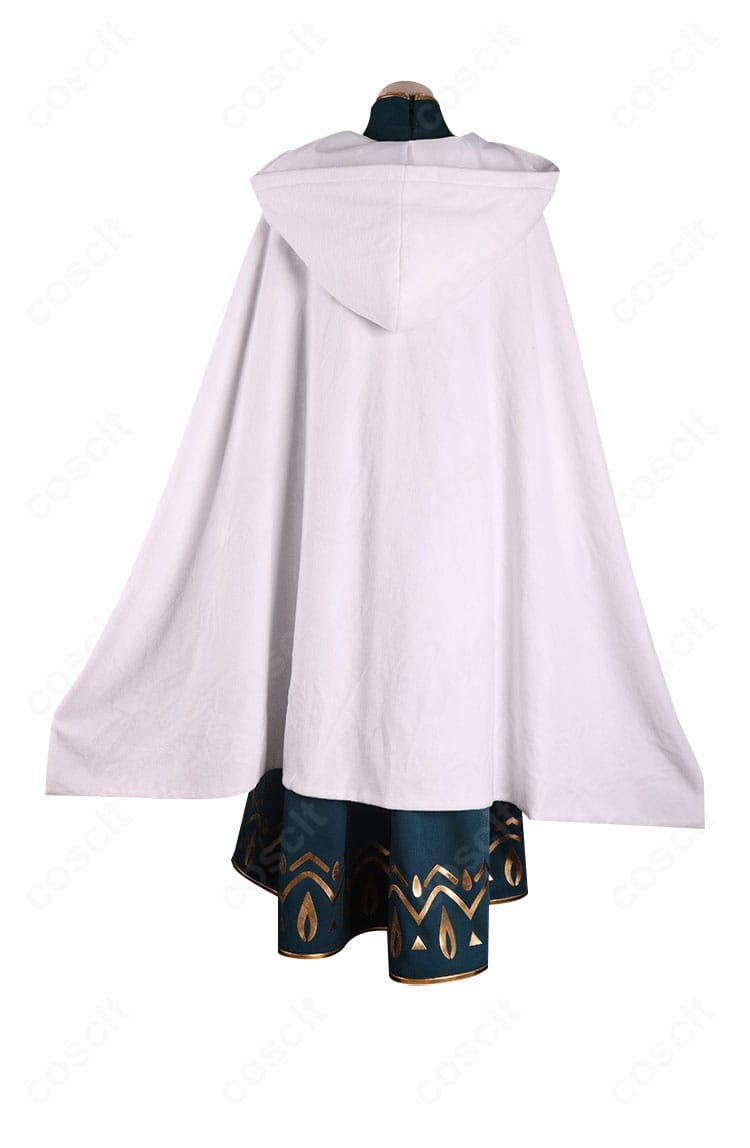 オクトパストラベラーII テメノス・ミストラル コスプレ衣装の背面。ケープ風ディテールと背面の装飾配置、裾の落ち感が見えるショット