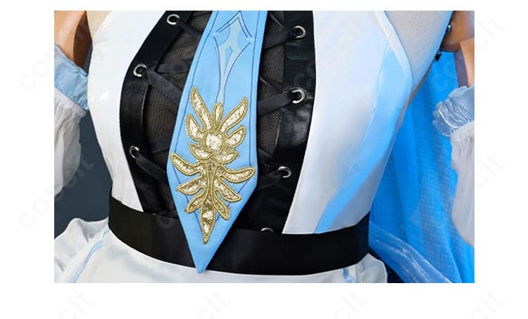 胸元装飾のアップ。つけ襟と襟飾りのディテールでエウルアらしい上品さを表現