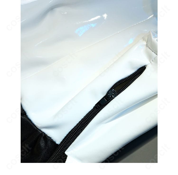 スカート背面ジッパーのアップ。着脱が容易な仕様と縫製補強ポイントを解説