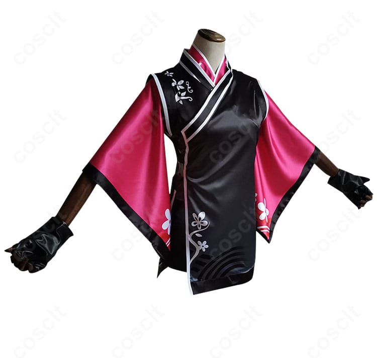 ジェシカ 君子蘭コスプレ衣装の側面。タクティカルなシルエットとショートパンツのラインが分かる角度でイベントや撮影向けのバランスを表現。