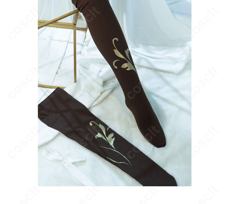 リリアーナ・アドルナート衣装 ストッキング周りのディテール。脚線を美しく見せる上品なコーディネート