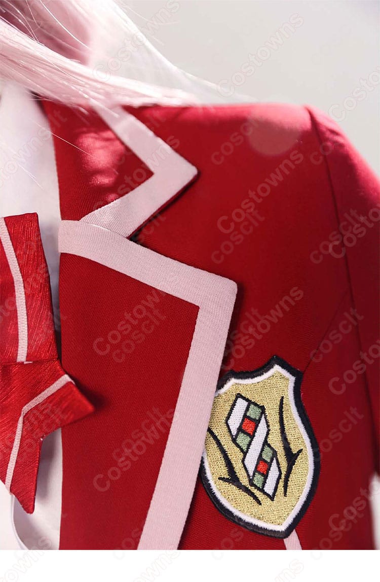 楪いのり 制服コスプレの左側襟元ディテールとアイコン風装飾