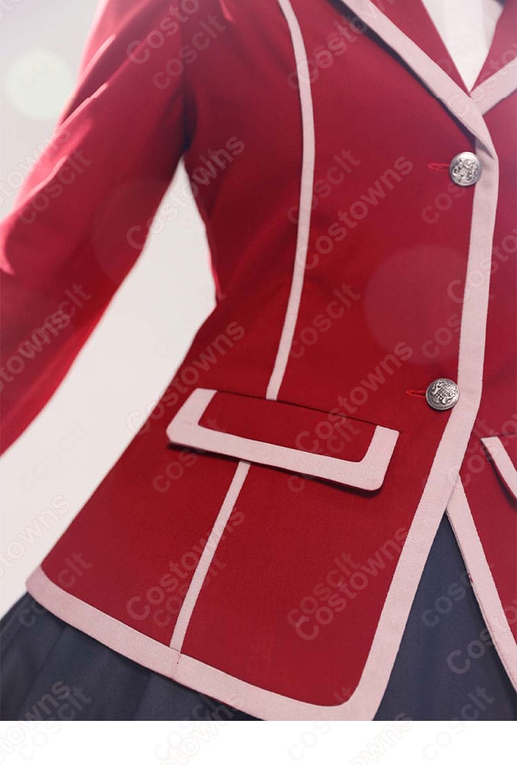 楪いのり 制服コスプレの襟とポケット周りの装飾ディテール