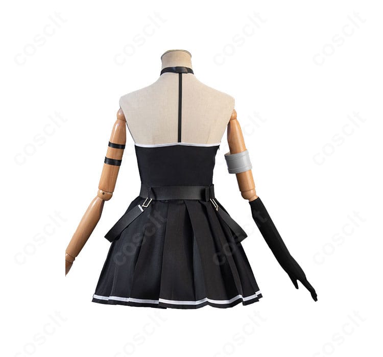 葬送のフリーレン ユーべルのコスプレ衣装 背面。バックの開閉構造と装飾位置まで丁寧に作り込んだディテール。