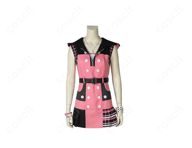 キングダム ハーツIIIのカイリ コスプレ衣装・正面全身。ピンクのフード付きワンピースにベルトとネックレスを合わせた高再現デザイン。