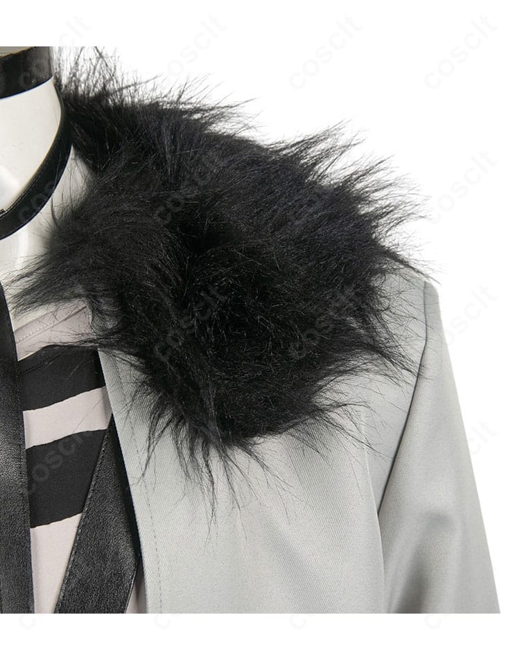 ヴィアベル衣装の襟元装飾アップ。毛糸飾りと縫製の仕上げを捉えたディテール写真