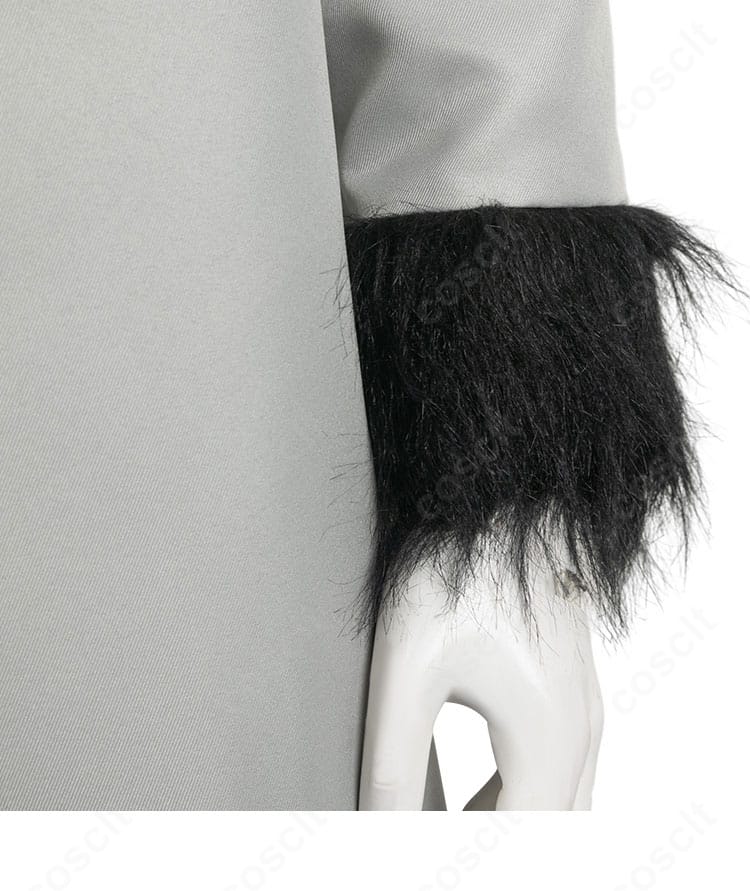 ヴィアベル衣装の袖ディテール。袖口の装飾と生地の質感を示すクローズアップ