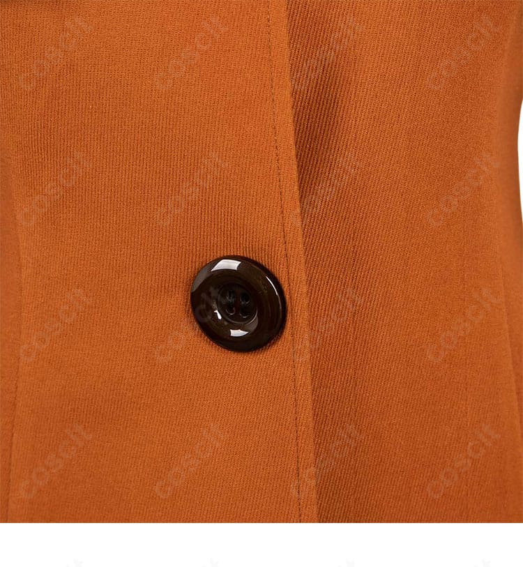 ボタン周りの装飾アップ。質感の良い留め具で世界観を演出。