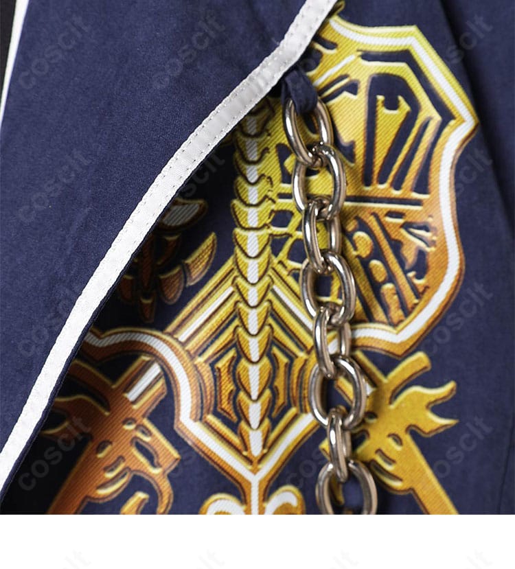 胸元刺繍のクローズアップ。スティーブ・フォックスを象徴するモチーフを高密度刺繍で再現。