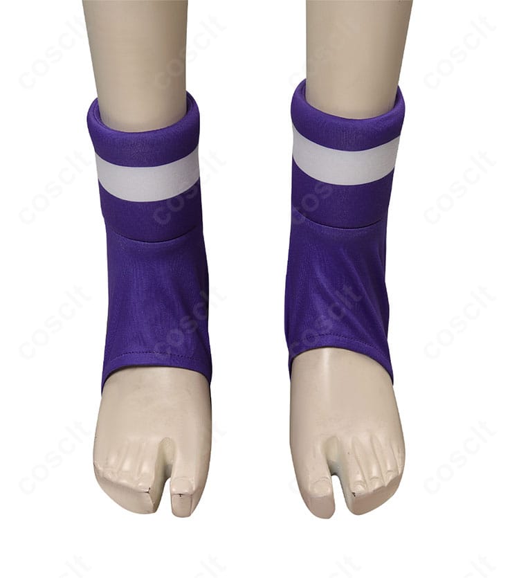 ストリートファイター6 マノン 通常衣装コスプレの脚元。ソックスと足首アクセサリーがコーデを完成させます。