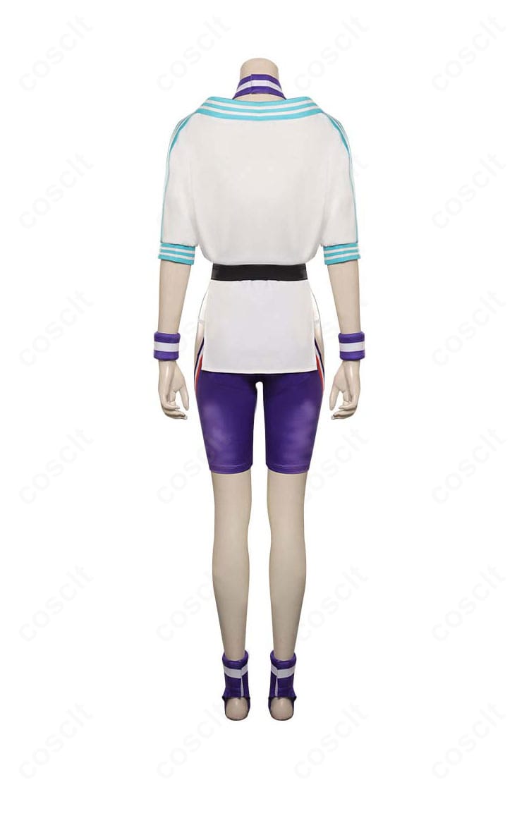 ストリートファイター6 マノン 通常衣装コスプレの背面。背中のラインとフィット感、コートのシルエットを詳細表示。