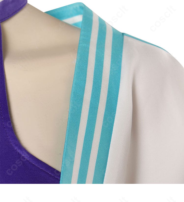 ストリートファイター6 マノン 通常衣装コスプレの肩・衣襟ディテール。肩飾りと襟の造形が映える近接写真。