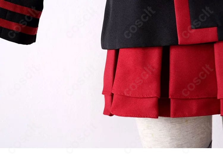 スカート裾の装飾ディテール。トリムの幅と仕上げが分かる近接写真