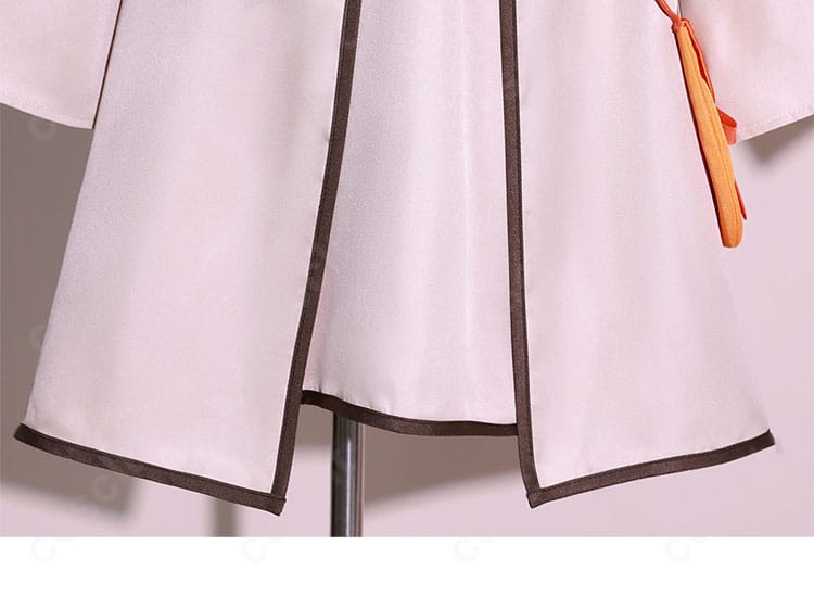 裾周りのデザインディテール。動きに合わせて美しいシルエットを保つ設計。