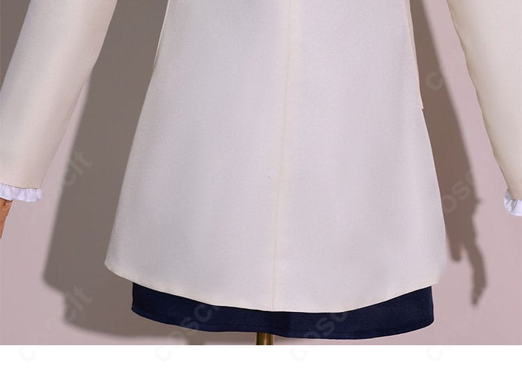 ヨル・フォージャー衣装の裾背面ディテール。後ろ姿のラインと生地のハリ感を確認できる画像