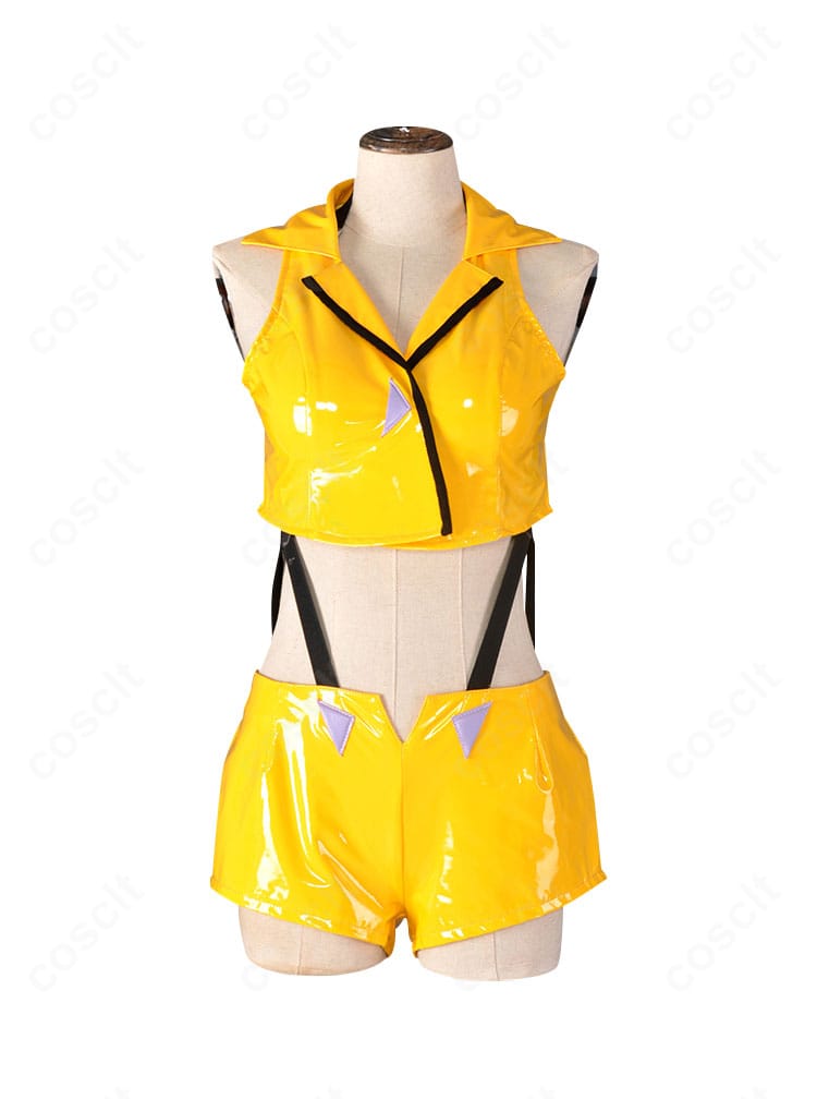 フェイ・ヴァレンタインのコスプレ衣装 正面。衿元やウエストライン、コートの落ち感など主要ディテールを確認できるカット。