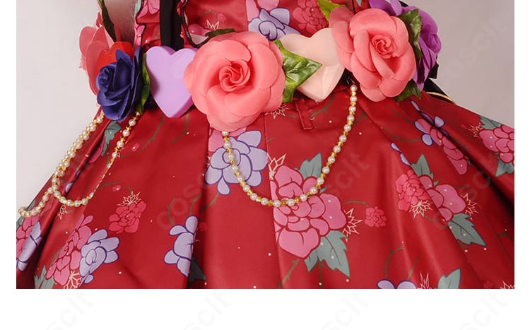 高坂穂乃果コスプレ衣装のスカート部分ディテール。ハリ感のある生地と装飾が映えるアップショット。