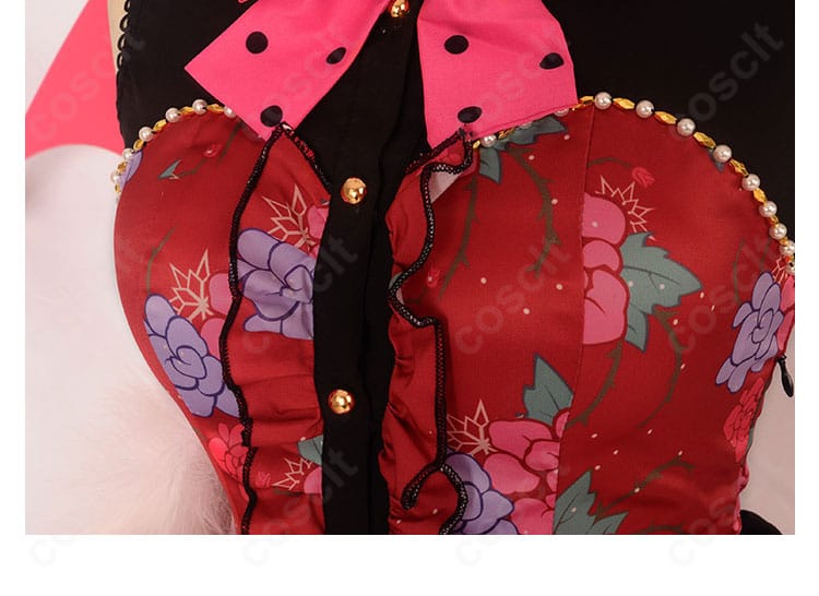 高坂穂乃果 小悪魔編覚醒後コスプレ衣装の胸元ディテール。刺繍風装飾とアクセサリーの配置が分かる接写。