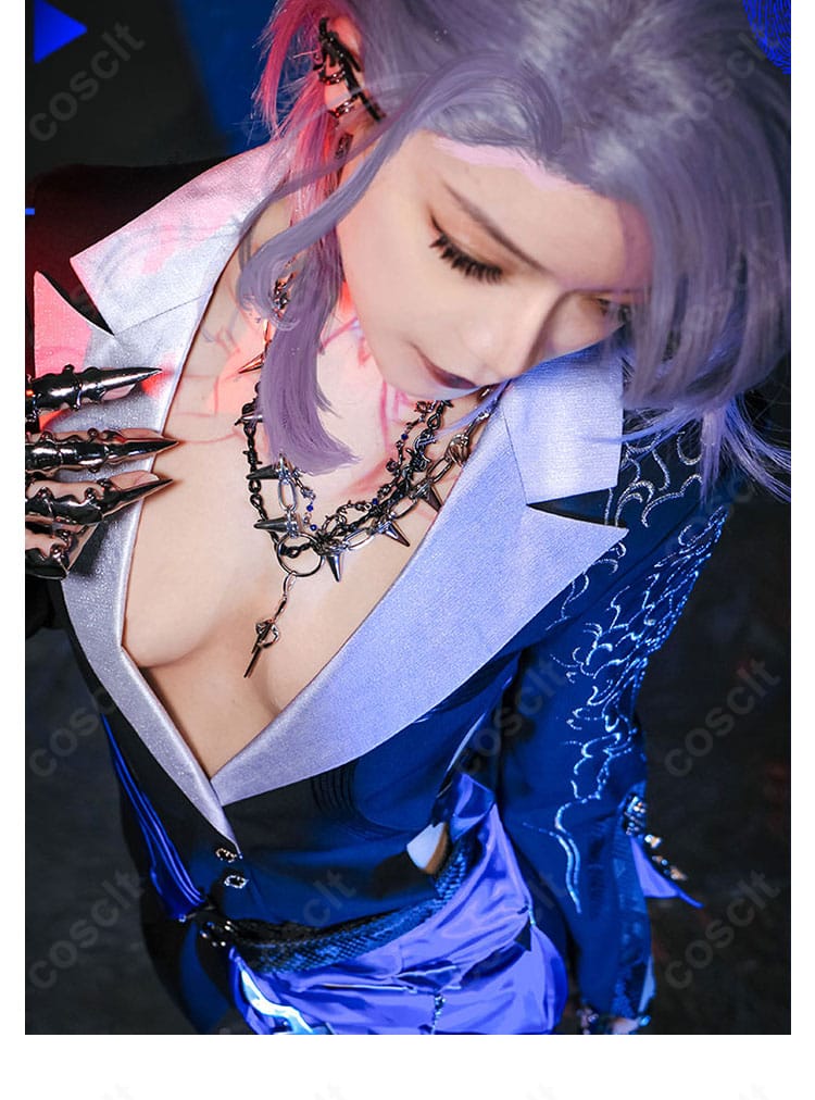 無期迷途 ゾーヤのコスプレ衣装 着用ディテール。手首飾りやベルトの質感と収まりを確認。