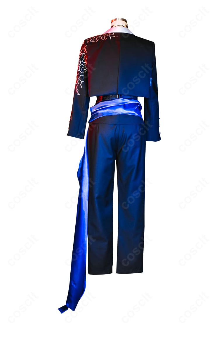 無期迷途 ゾーヤのコスプレ衣装 背面。後ろ身頃の切り替えとシルエット保持のディテール。