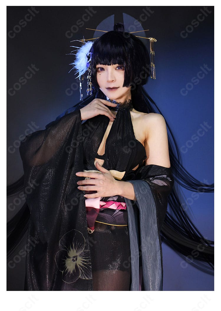 正面着用イメージの菫「長夜に花」。ダークトーンの浴衣とアクセサリーのコントラストが映える写真。