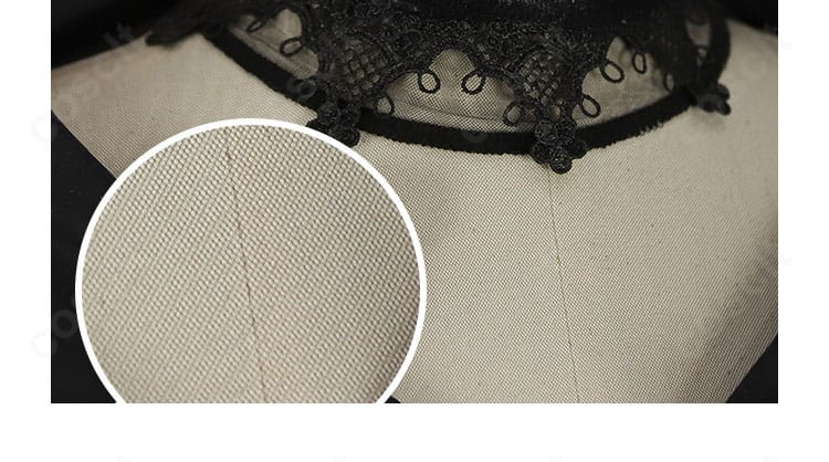 襟元メッシュ装飾の質感。軽やかな透け感で華やかさをプラス