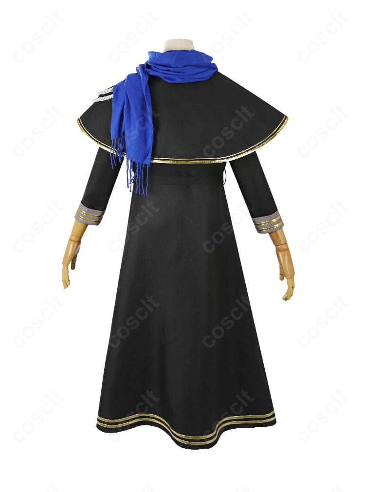 リバース：1999 コーンブルメ 衣装の背面。コートのラインとマフラーの落ち感、背面の装飾配置を確認できます。