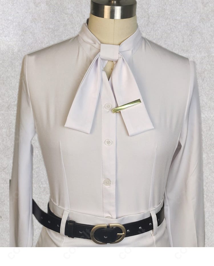 コーンブルメ コスプレ内搭シャツの前面ディテール。シンプルで清潔感のある胸元とスカーフの組み合わせ