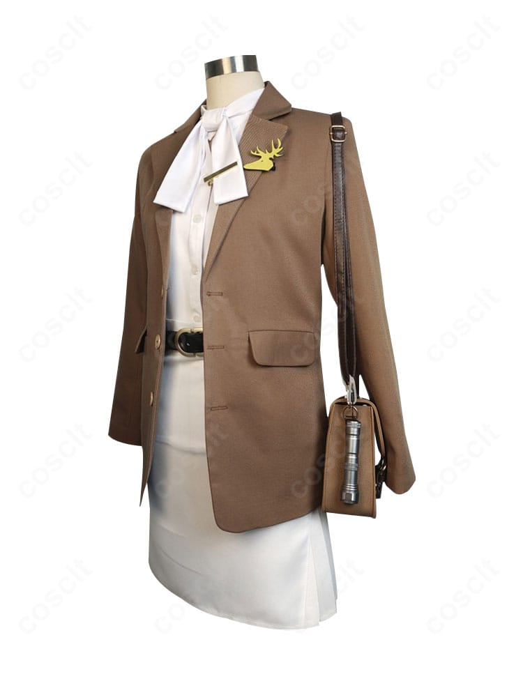 リバース:1999 コーンブルメ 暗赤色の真相 コスプレ衣装の側面。コートの立体シルエットと落ち着いた色味が映える角度