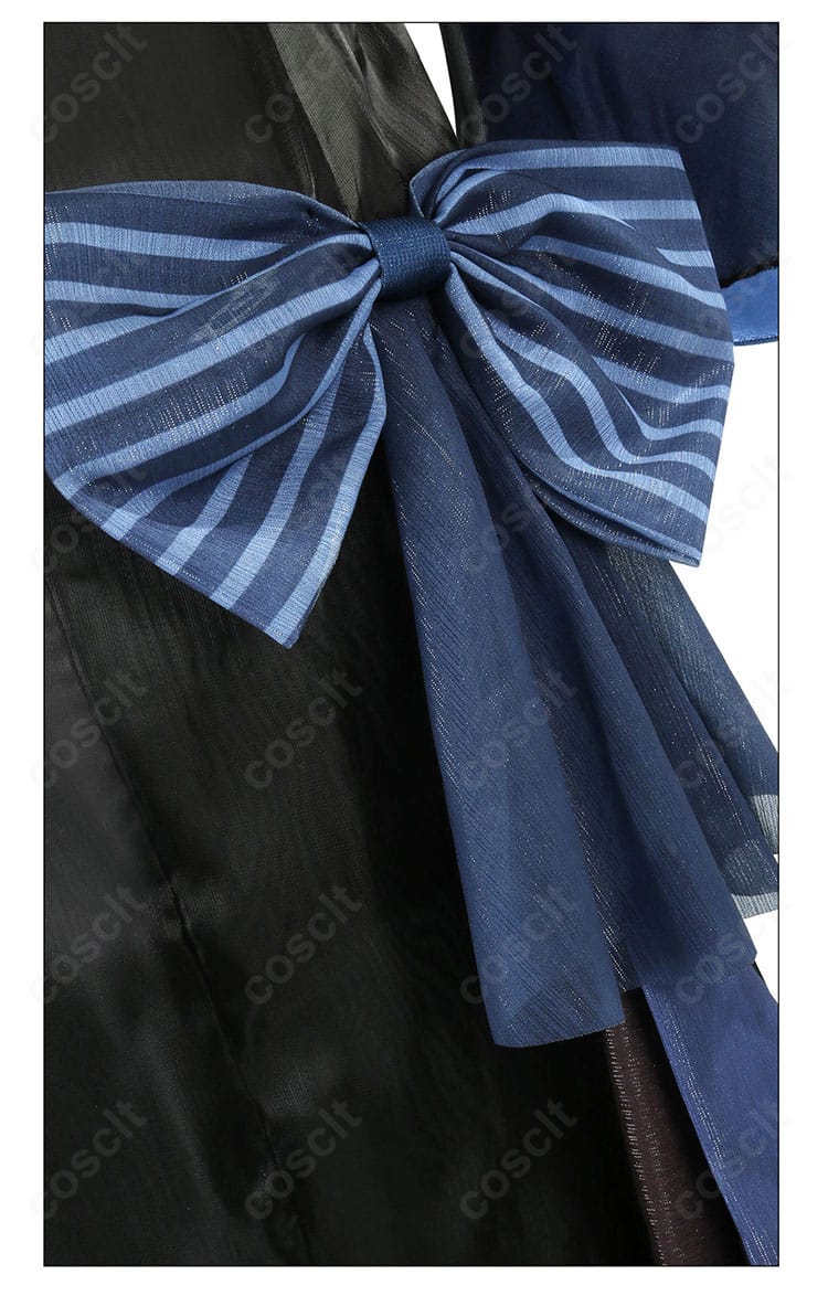 ウエスト部の蝶モチーフ装飾のクローズアップ。ポイント飾りで特別感を演出。