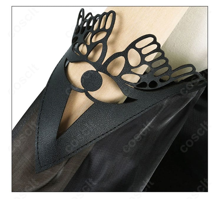 袖部分の装飾ディテール。ラインテープとモチーフ、カフ付近の縫製が分かるアップ。