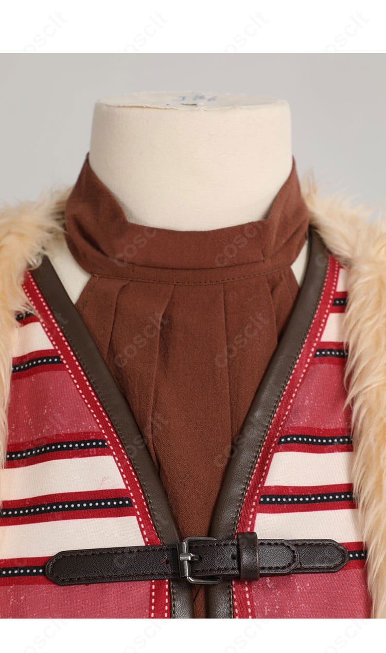 衣領(襟)ディテールの近接。配色切替と縫製、ピエロ風意匠の質感が分かるアップ