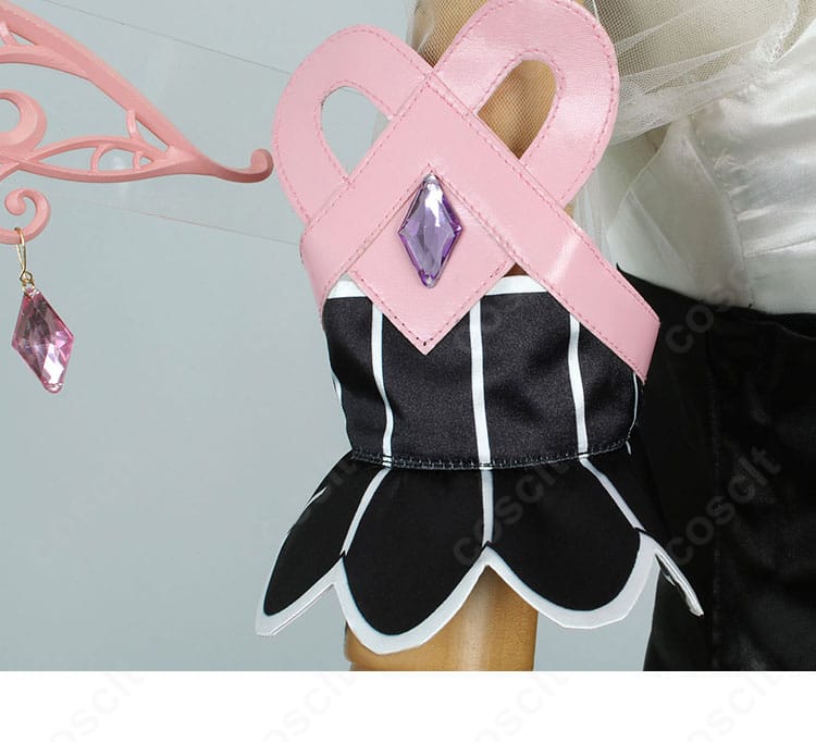 ホロライブ 古石ビジュー衣装 肩・袖の装飾ディテール。立体造形がゴージャスな雰囲気を引き出します。