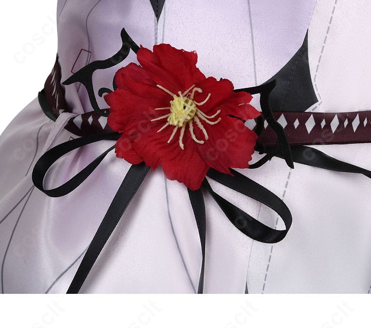 IRyS衣装の腰の花飾りクローズアップ。華やかな装飾でコーデを引き締める