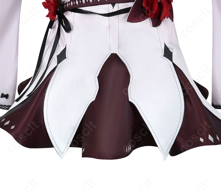 IRyS衣装の背面ディテール。刺繍と接合部の仕立てが見えるアップ