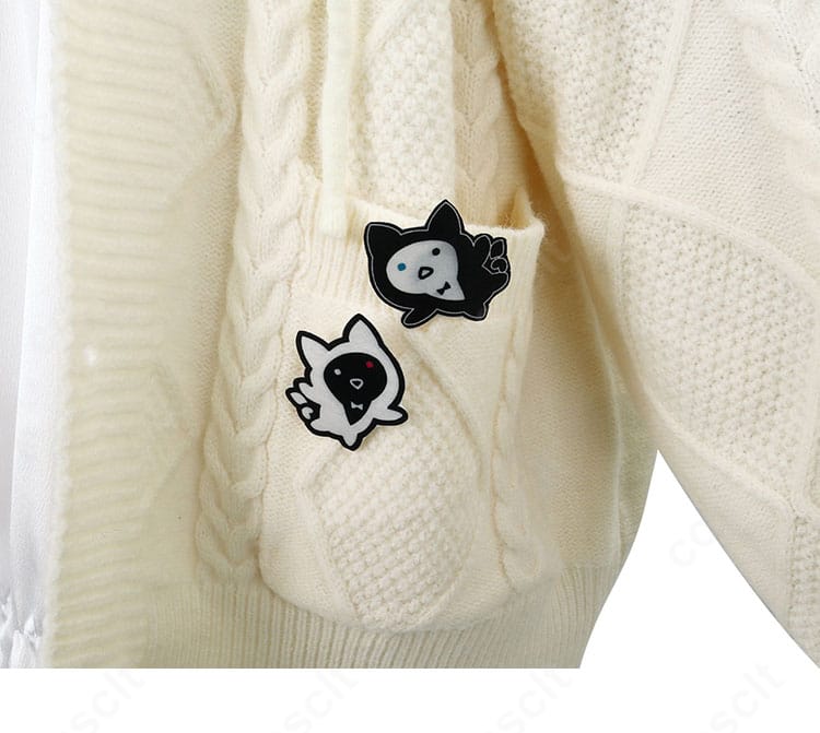 IRyS(アイリス)コートのポケット装飾詳細。ステッチと金具の意匠で再現度を高めた仕上げ。