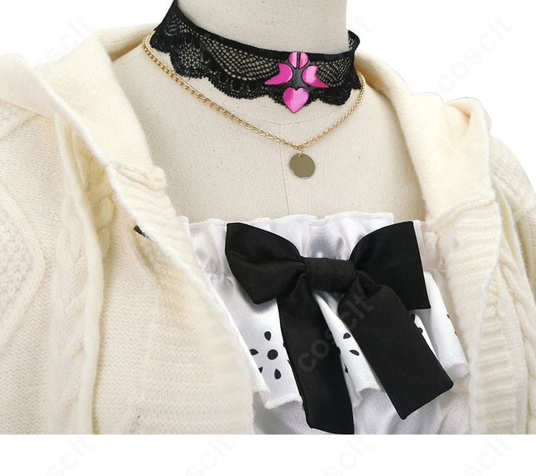 IRyS(アイリス)私服コスの胸元装飾ディテール。中心パーツとリボンの質感が際立つ。