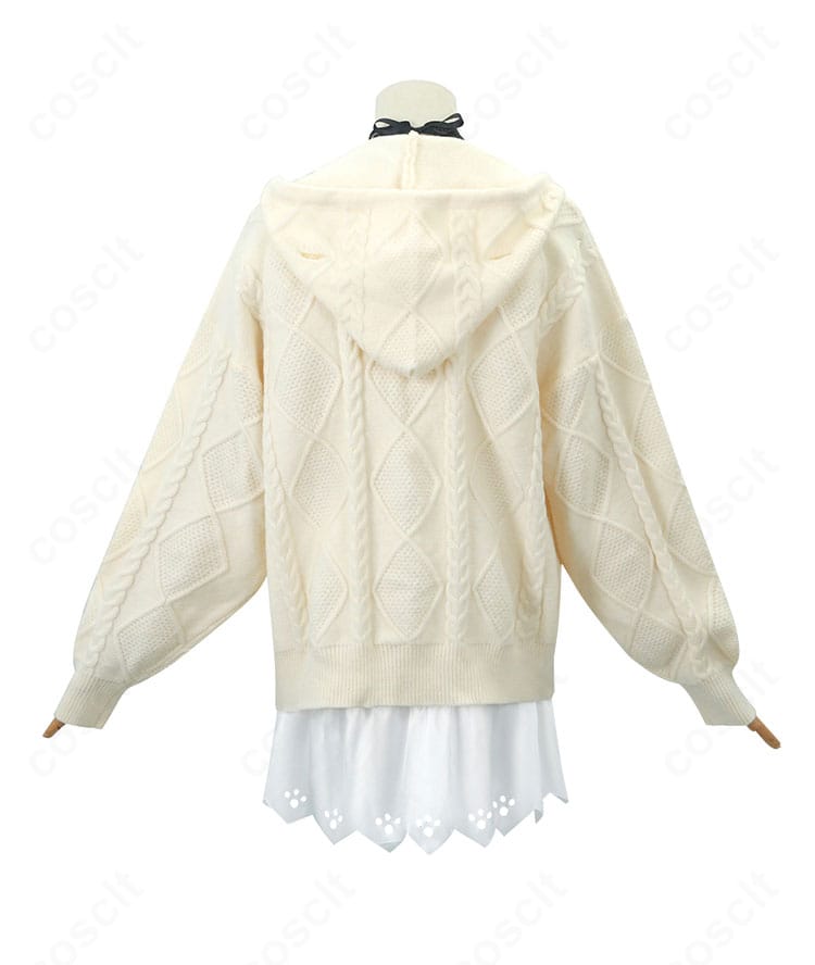 IRyS(アイリス)私服コスプレ衣装の背面。翼モチーフを中心に外套の落ち感とシルエットを強調。