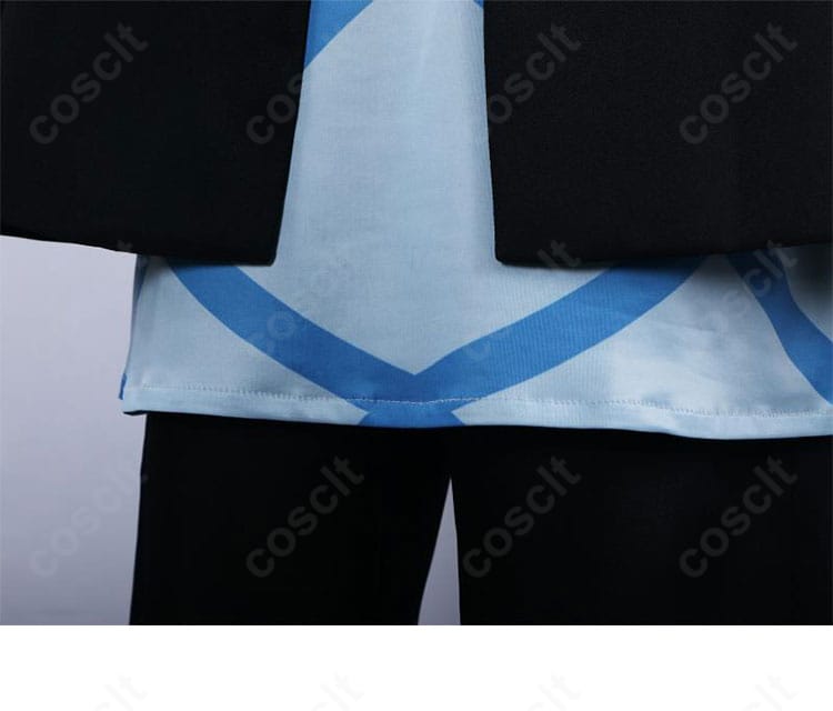 コート裾の仕上げと縫製。落ち感を活かしたきれいなラインがわかるディテール