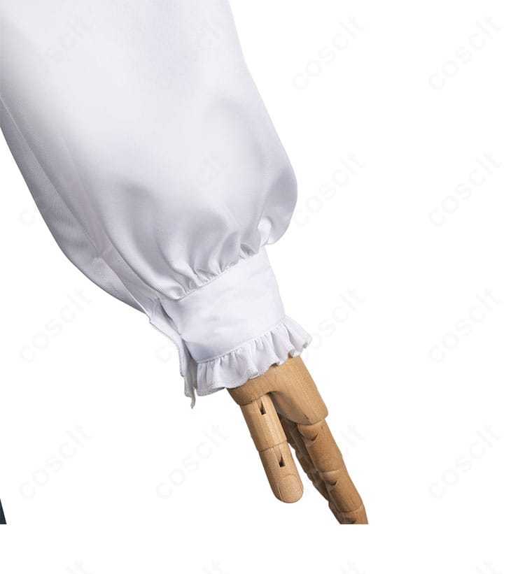 ヨル・フォージャー衣装の袖口ディテール。カフスの形状とステッチで上品な印象を強調。