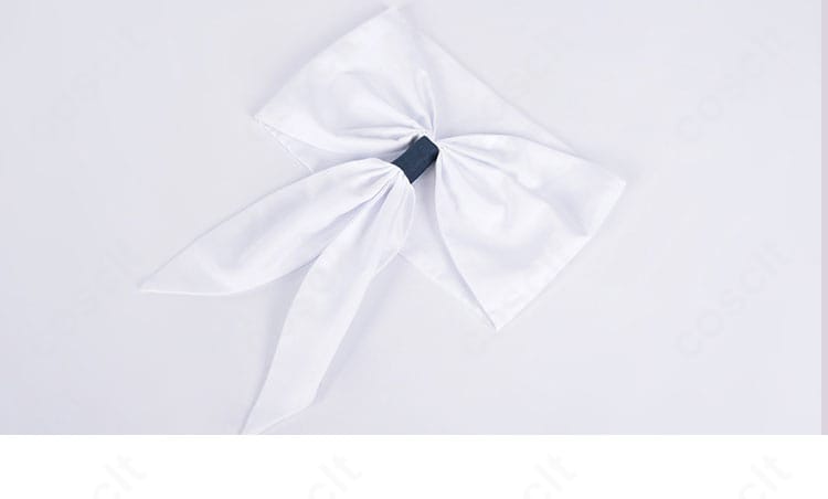 ライトブルーのスカーフと結び目のディテール・収納袋