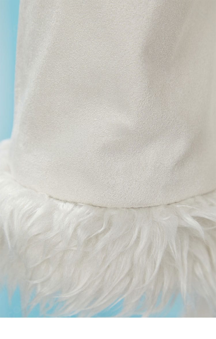 ワンピース・オン・アイス版ニコ・ロビン衣装のコート袖口ファー装飾。毛並みのボリュームと縫製が見える