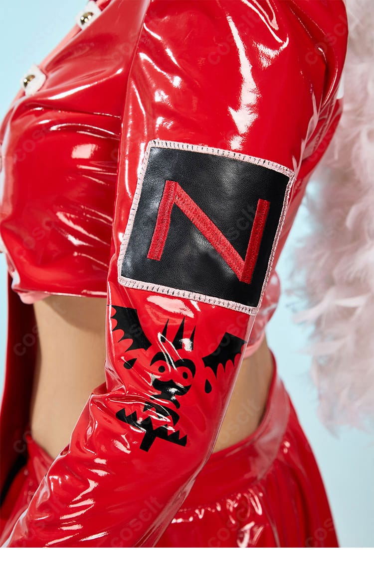 肩・袖の装飾と縫製ディテール。ミリタリーらしい直線的なラインとハリ感を強調。